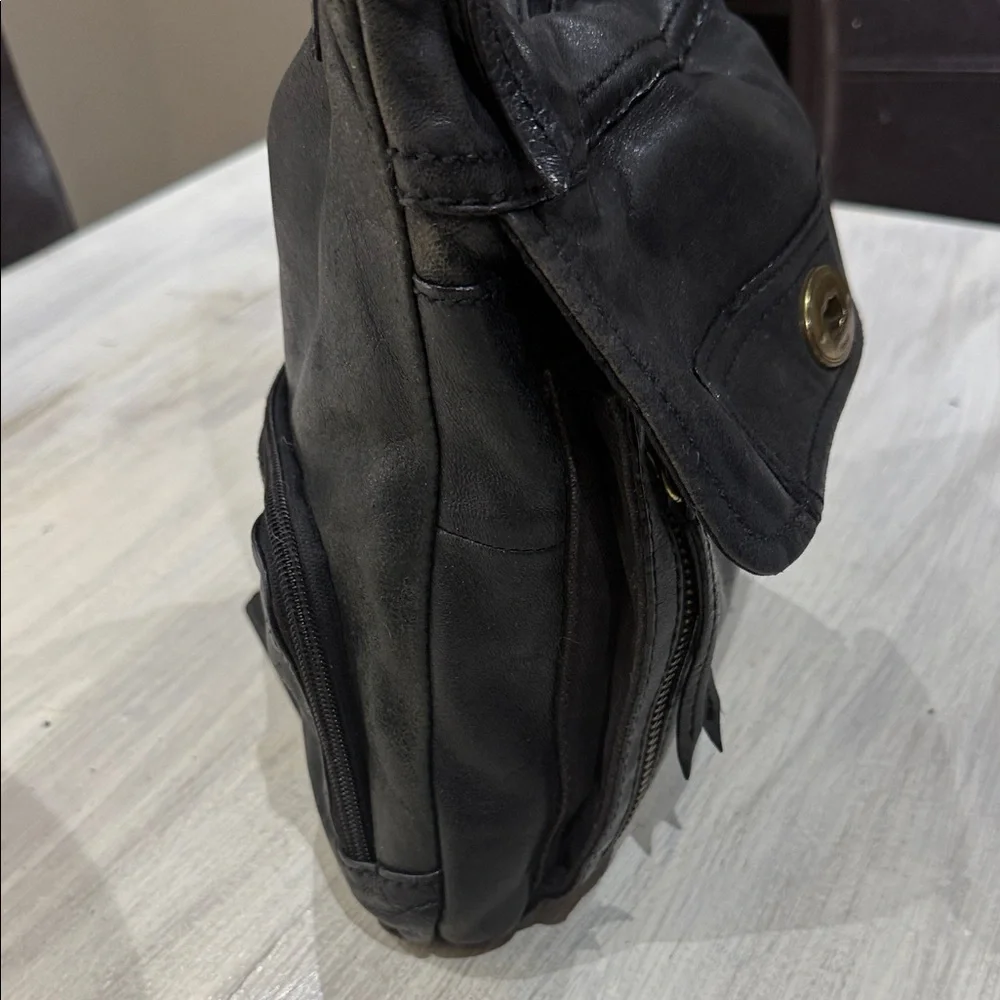 Vintage Fossil Black Leather Crossbody Bag